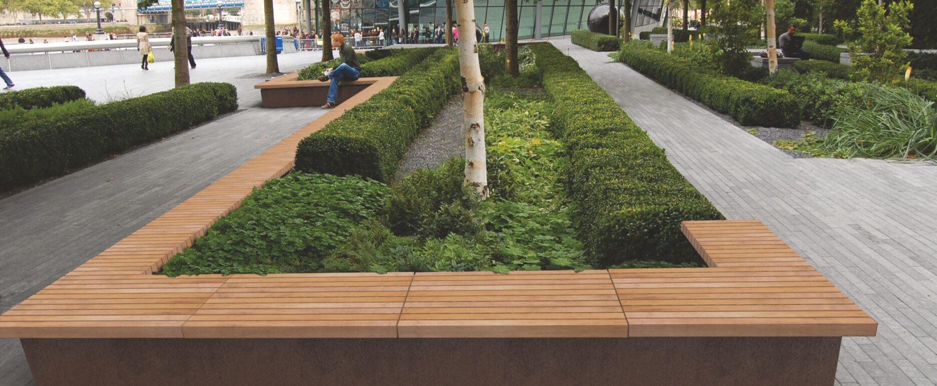 Asientos y jardineras GRANDIFIORIERE para parques y espacios públicos