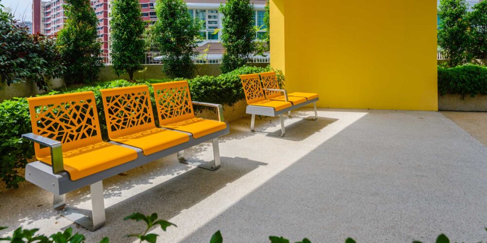 Banco modular FRECCIA para parques y espacios públicos