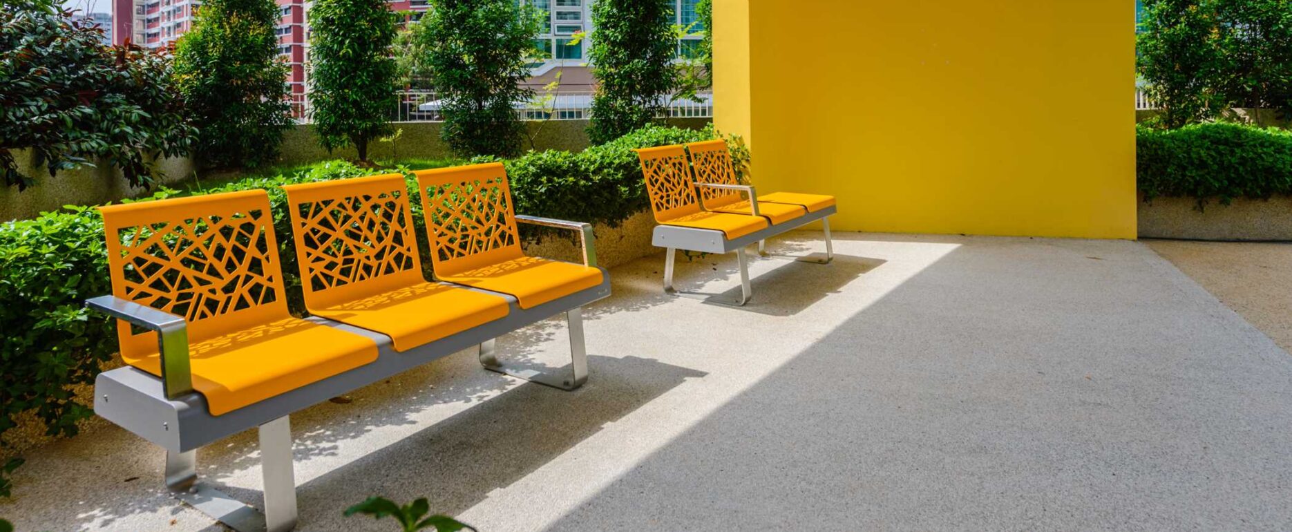 Banco modular FRECCIA para parques y espacios públicos