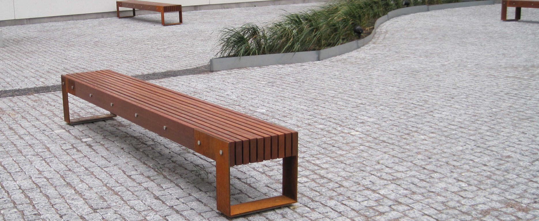 Banco IDEAS L-T para parques y espacios públicos