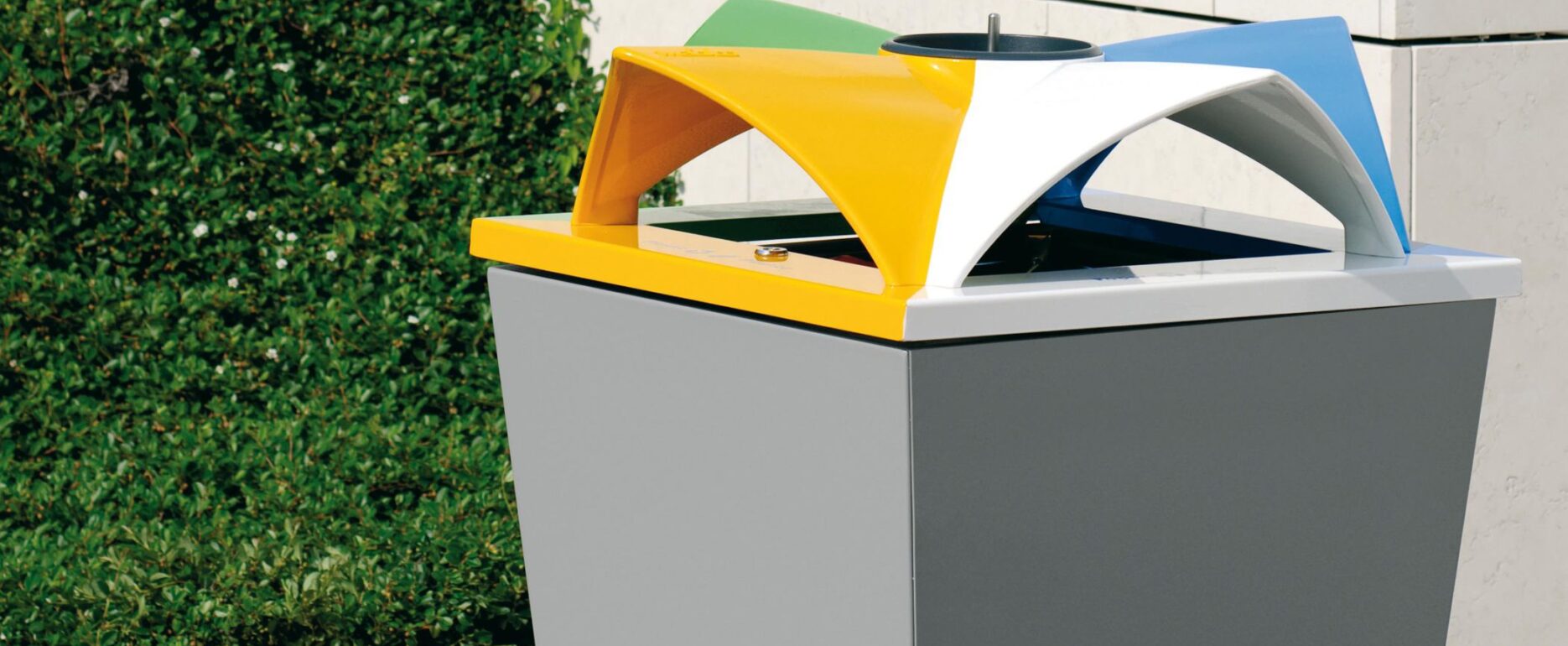 Papelera para recogida selectiva de residuos ECOMIX para parques y espacios públicos