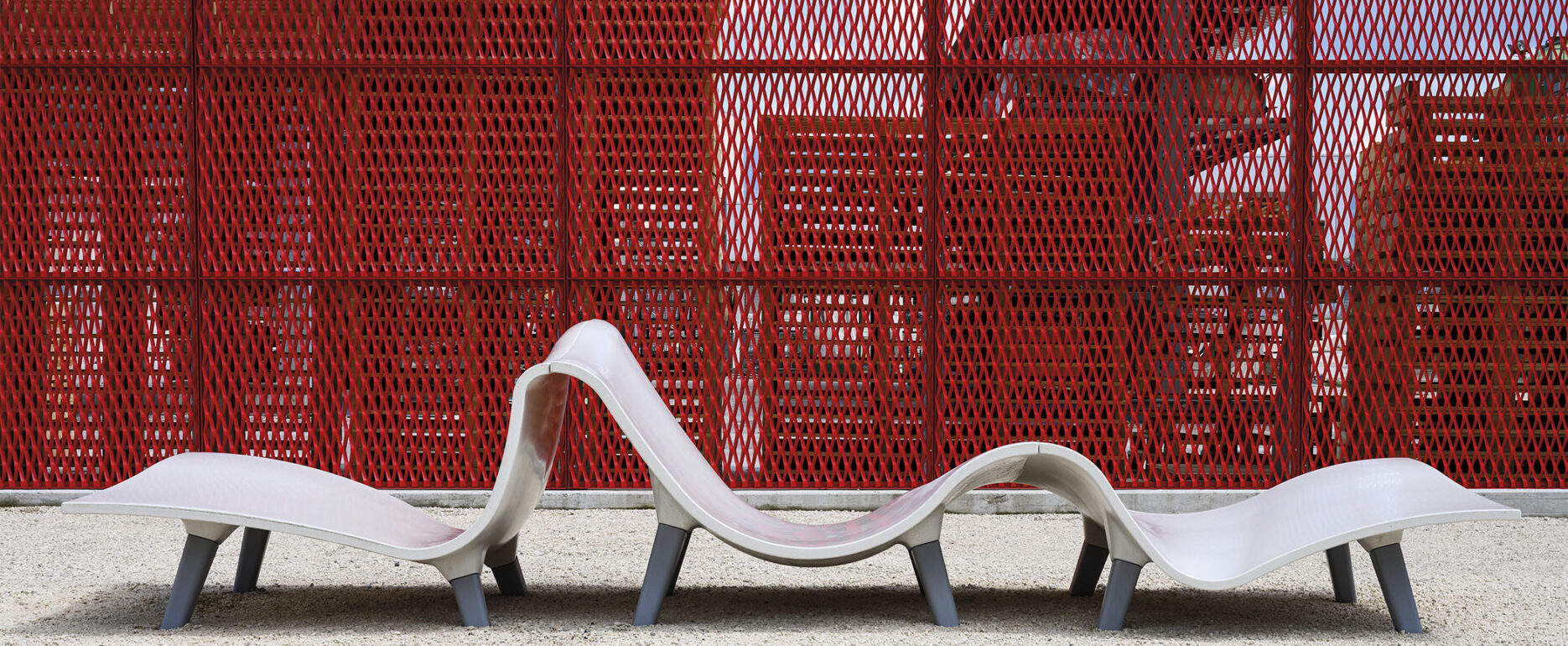 Banco modular KORE para parques y espacios públicos