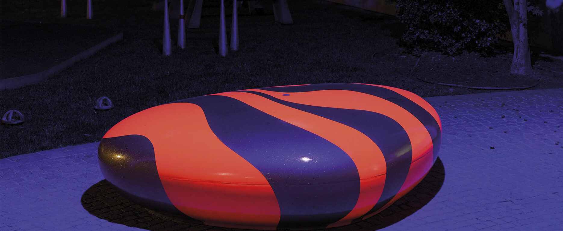 Banco polivalente MONOLIGHT para parques y espacios públicos