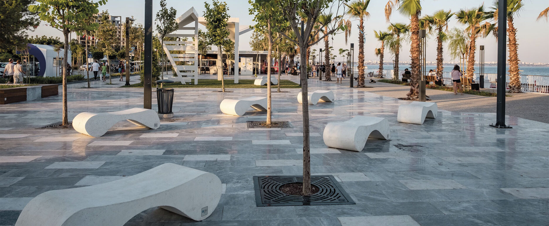 Asiento monolítico RIVOLA para parques y espacios públicos