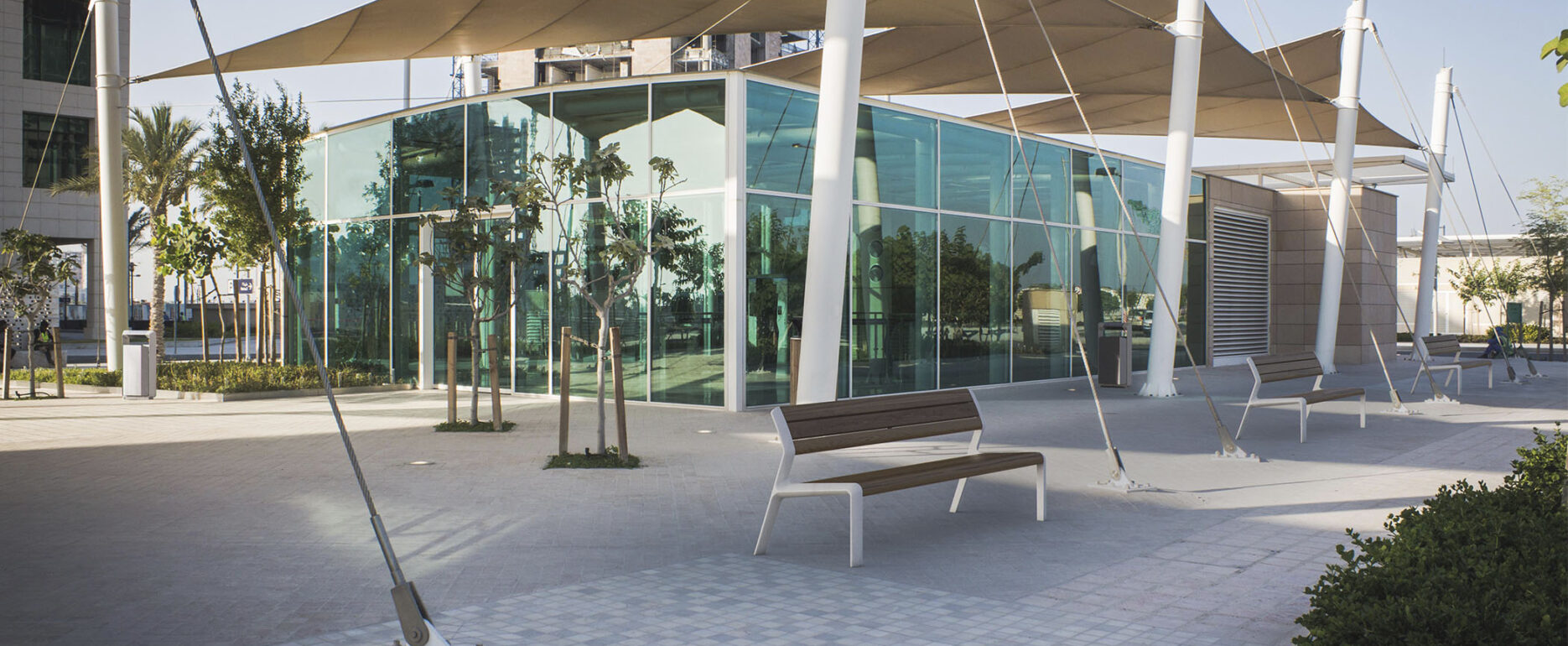 Banco TRÊS para parques y espacios públicos