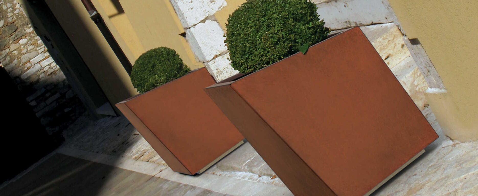 Jardinera ALFA BETA GAMMA para parques y espacios públicos