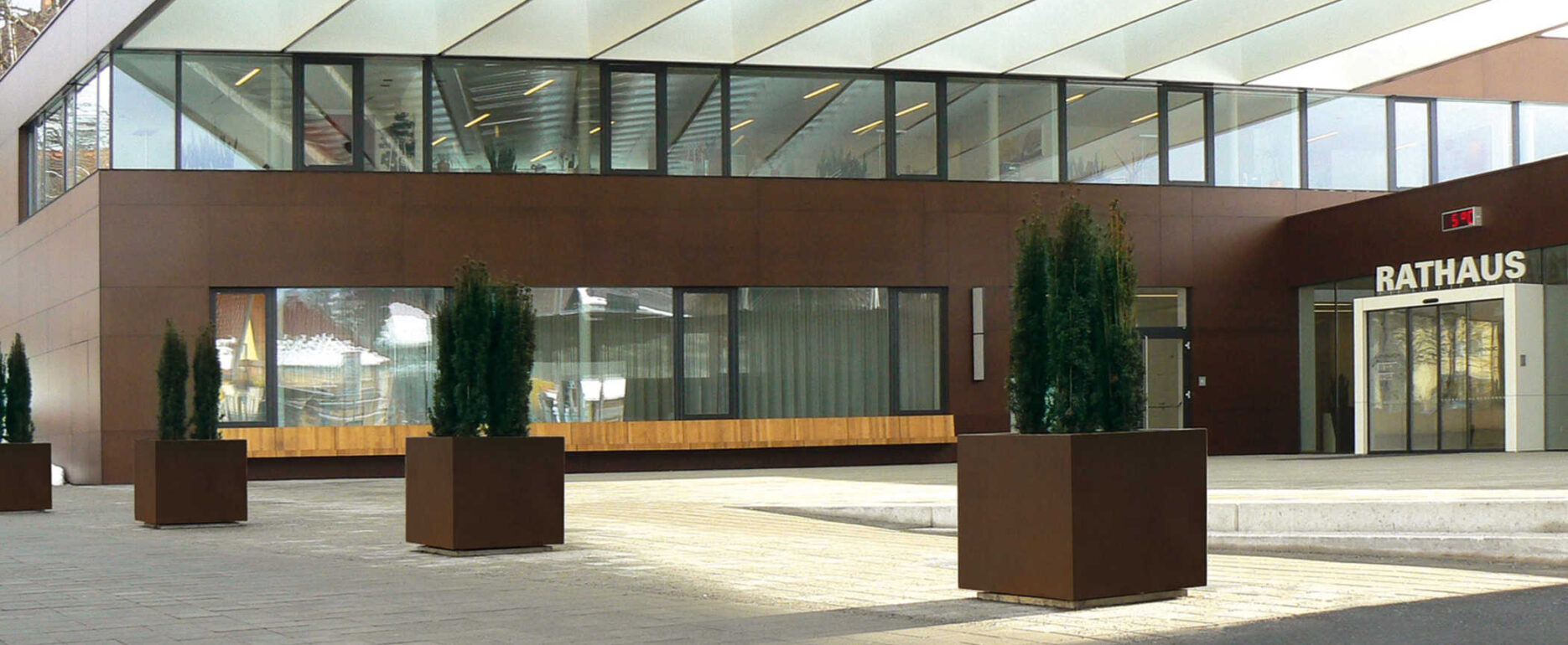 Jardinera DAHLIA para parques y espacios públicos