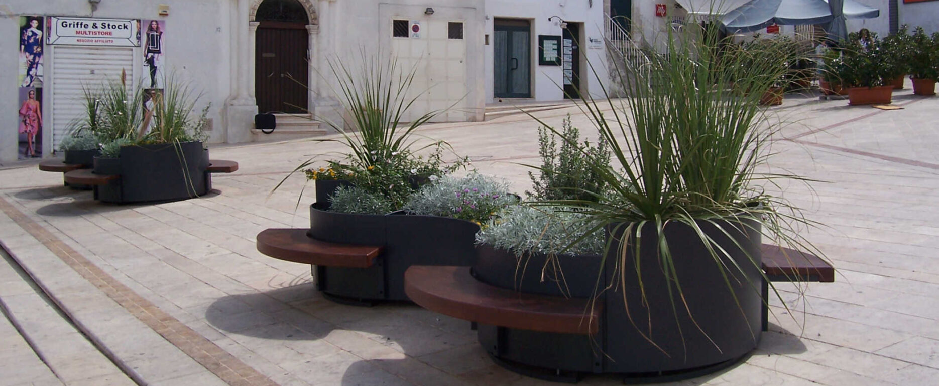 Jardinera FLÒ para parques y espacios públicos