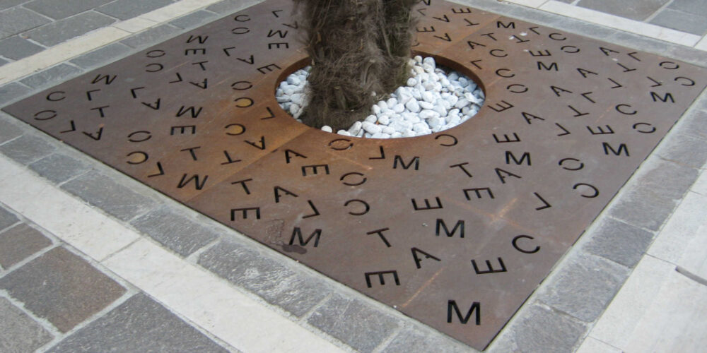 Alcorque LITTERA, FLORA, STELO, GEMMA para parques y espacios públicos