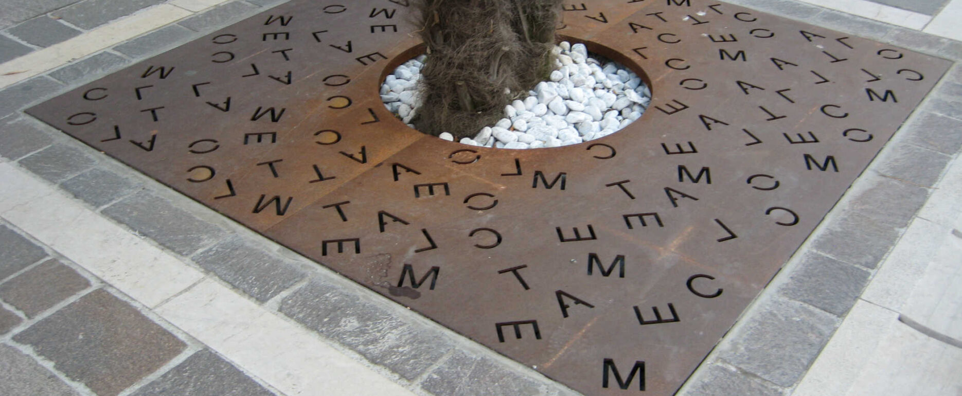 Alcorque LITTERA, FLORA, STELO, GEMMA para parques y espacios públicos