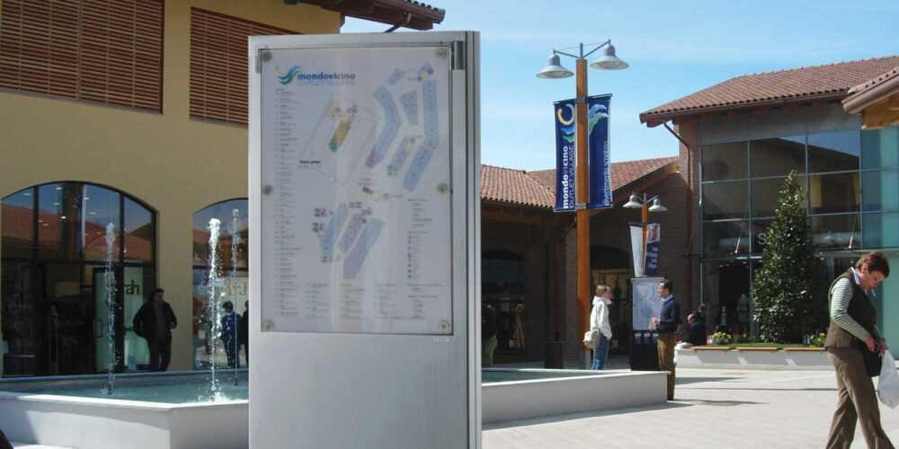 Expositor ICARO para parques y espacios públicos