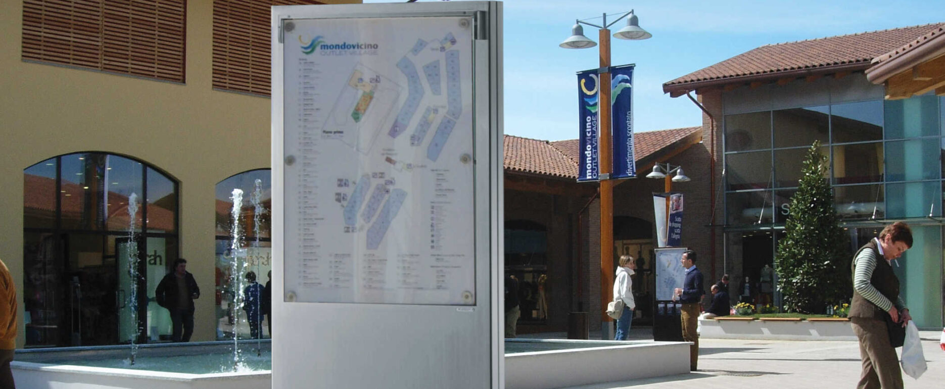 Expositor ICARO para parques y espacios públicos