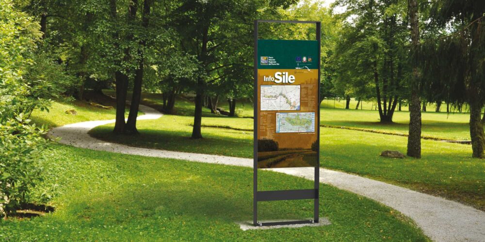 Expositor SENNA para parques y espacios públicos