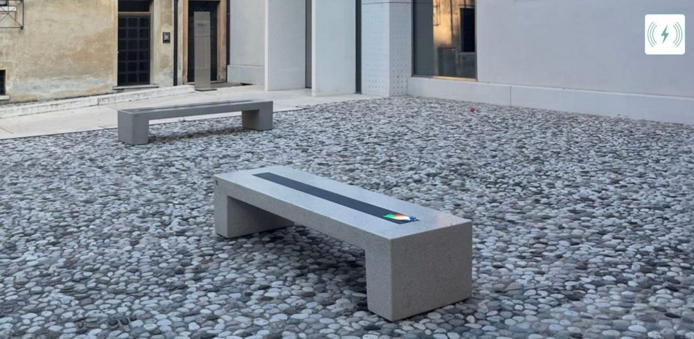 Banco SARAH SMART con cargador solar integrado Disset urban para parques y espacios públicos