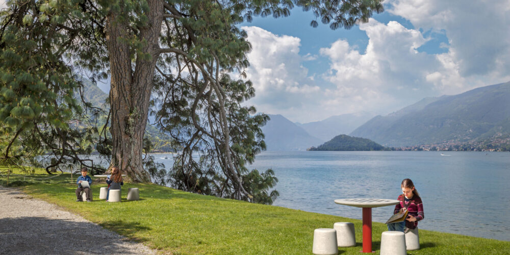 Mesas y asientos urbanos KYOD