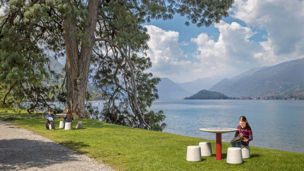 Mesas y asientos urbanos KYOD