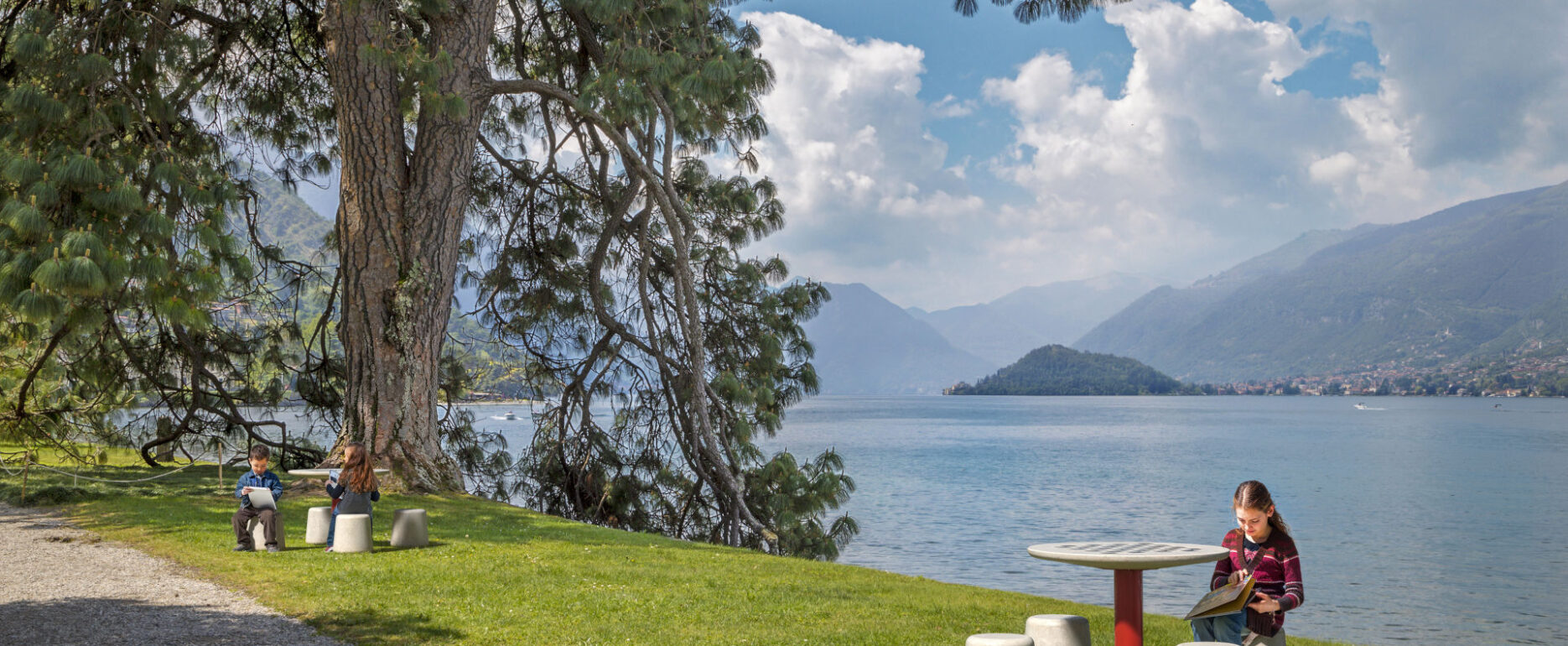 Mesas y asientos urbanos KYOD