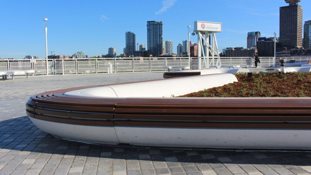 bancos-urbanos-canada-place-vancouver-disseturban Bancos modernos con vista urbana, Vancouver, Disset Urban
